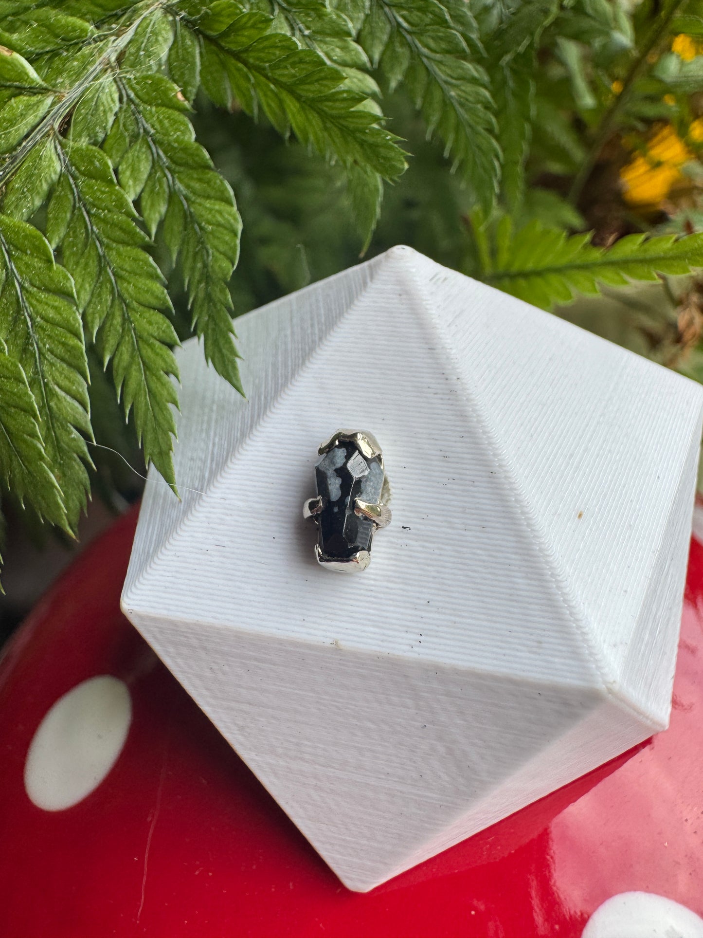 Really rockabilly 14k WG snowflake obsidian