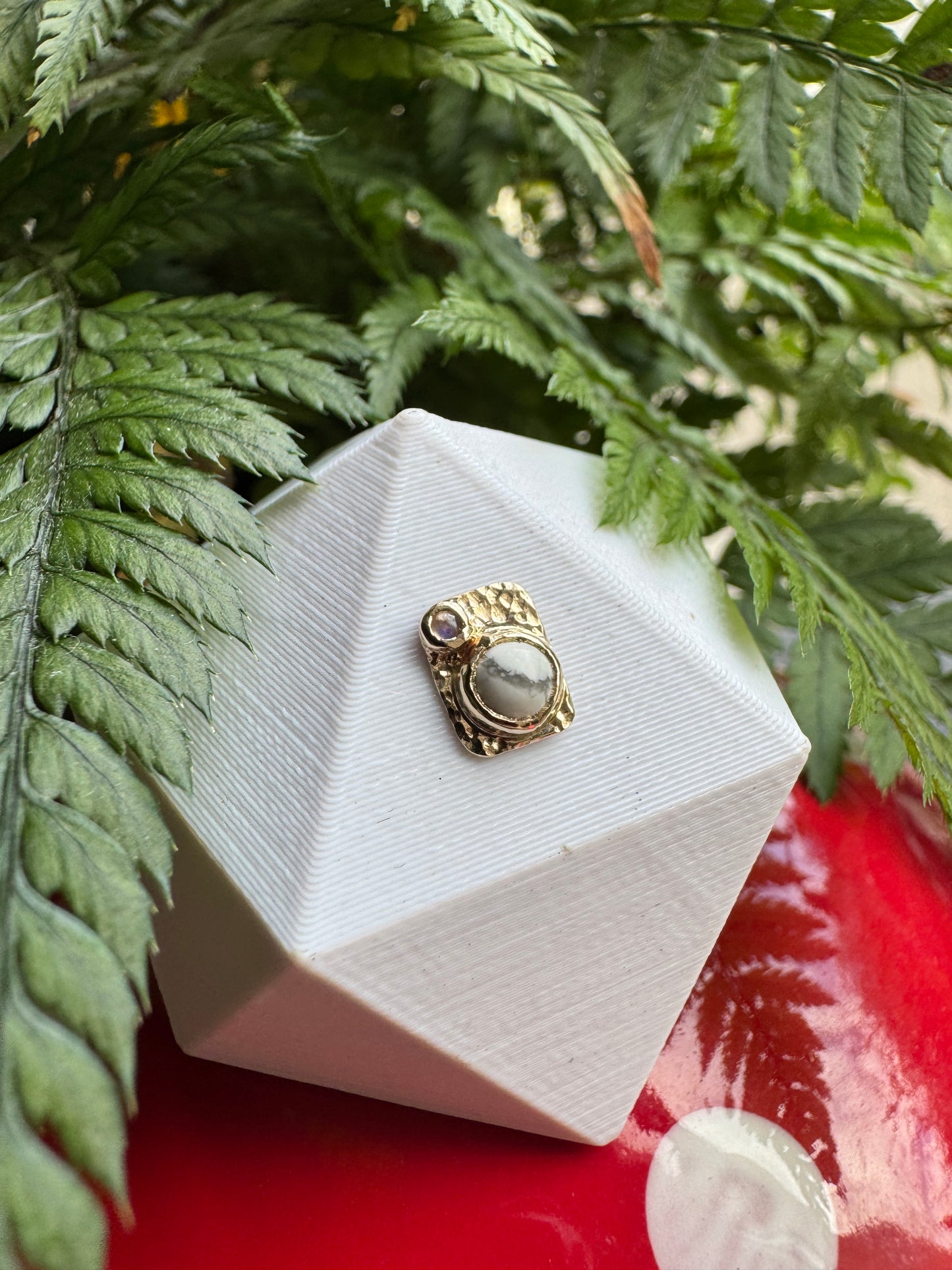 Numb - YG howlite & moonstone