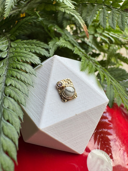 Numb - YG howlite & moonstone