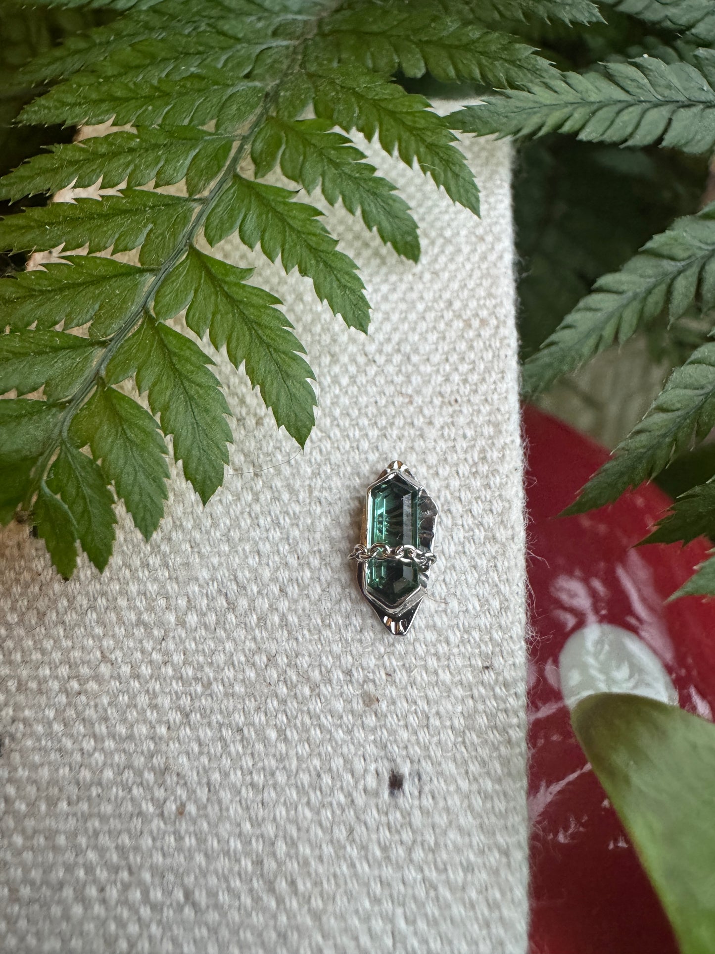 The joker - Platinum and green tourmaline