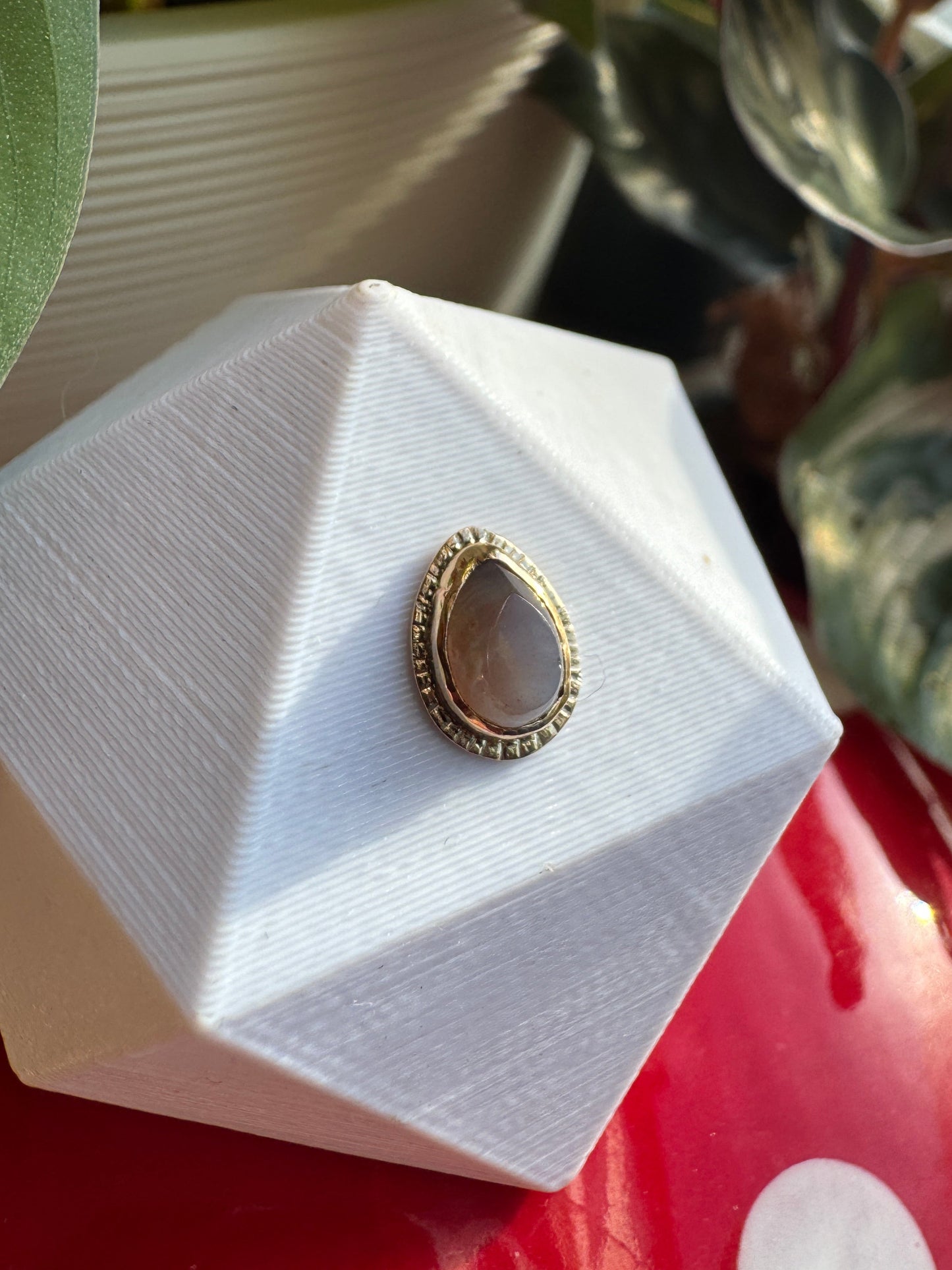 Sic transit Gloria - YG & Scottish banded lace agate