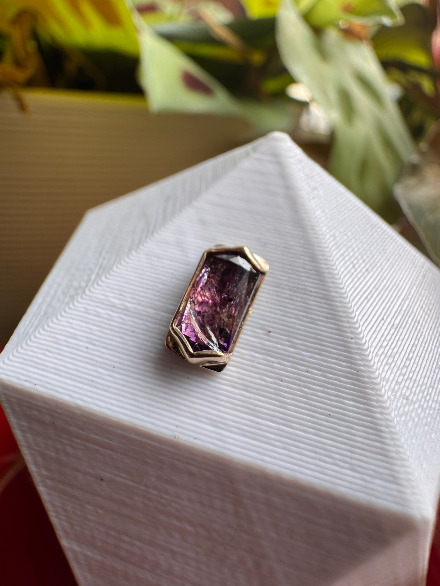 Through glass - YG & stained glass amethyst