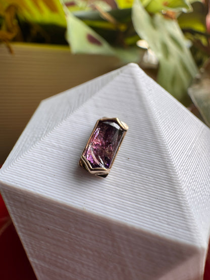Through glass - YG & stained glass amethyst