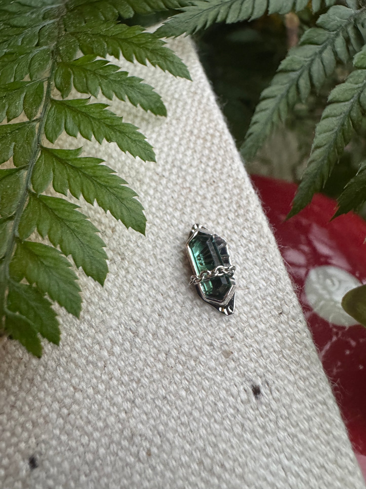The joker - Platinum and green tourmaline