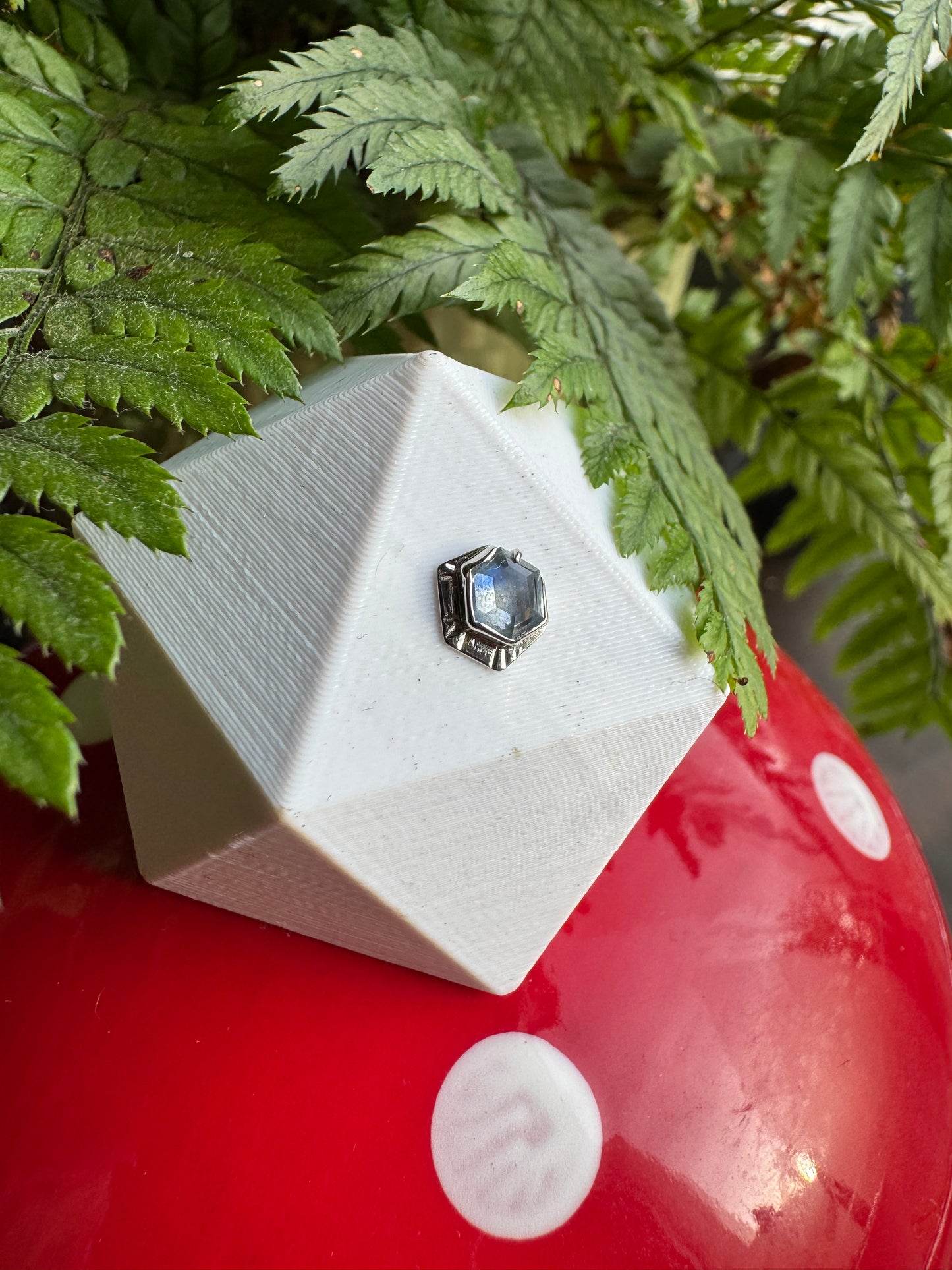 No hat no play - Platinum & Sapphire