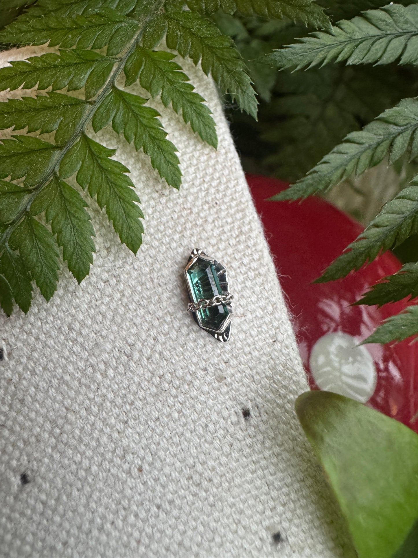 The joker - Platinum and green tourmaline