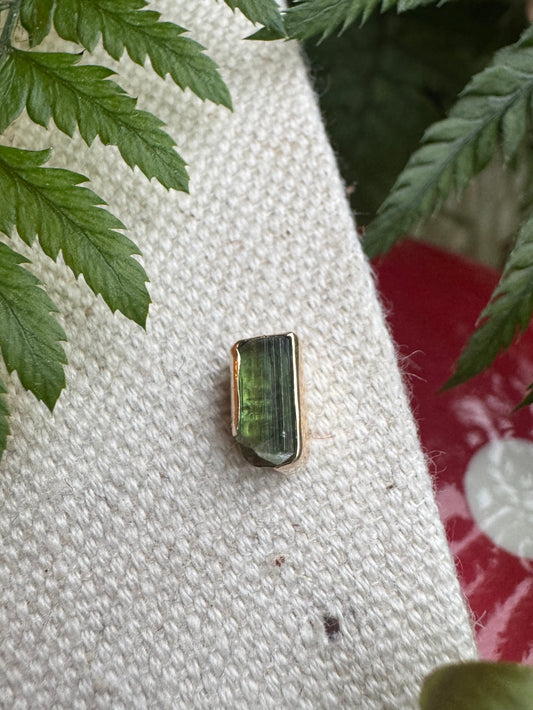 Presence of mind - yellow gold & raw green tourmaline