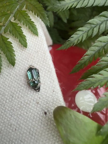 The joker - Platinum and green tourmaline